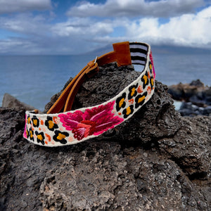 "Flores de Leopardo" Embroidered Strap Hiptipico